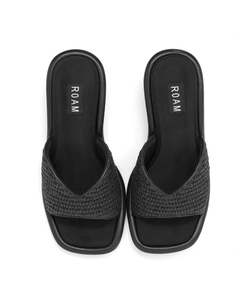 ROAM CHEVY HEEL BLACK RAFFIA