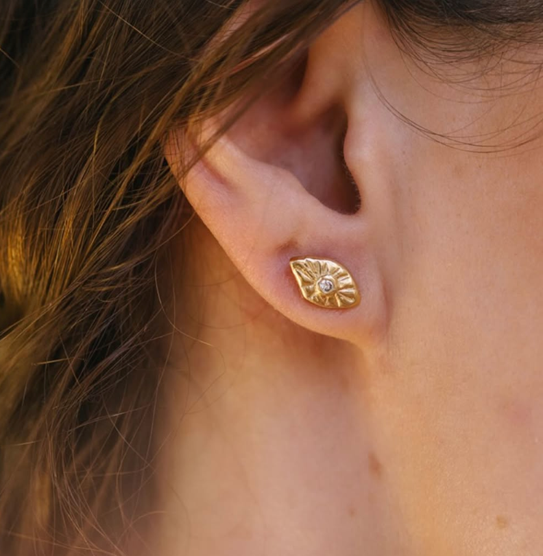 All seeing diamond studs