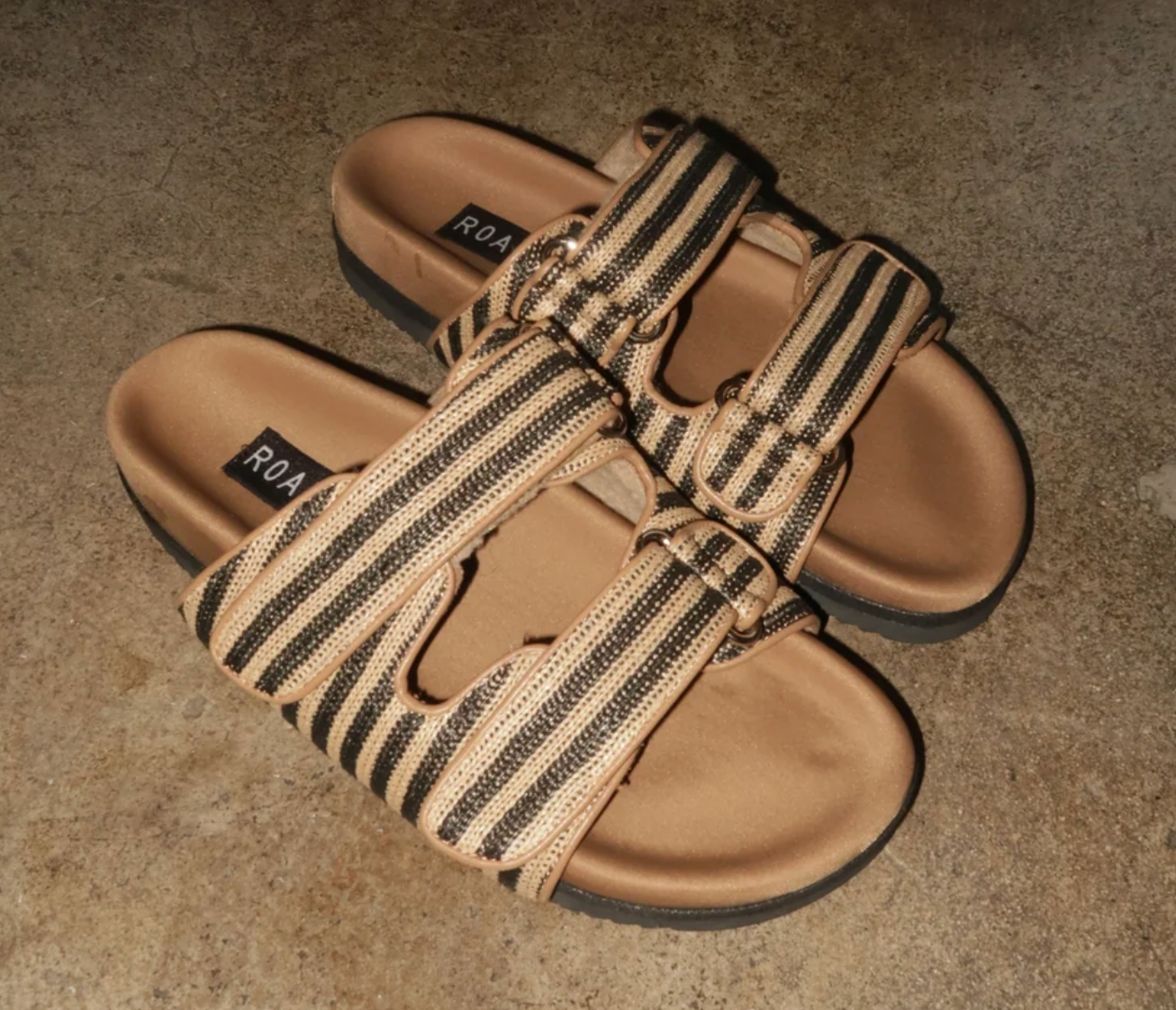 STRIPE RAFFIA DOUBLE SLIDER NATURAL & BLACK
