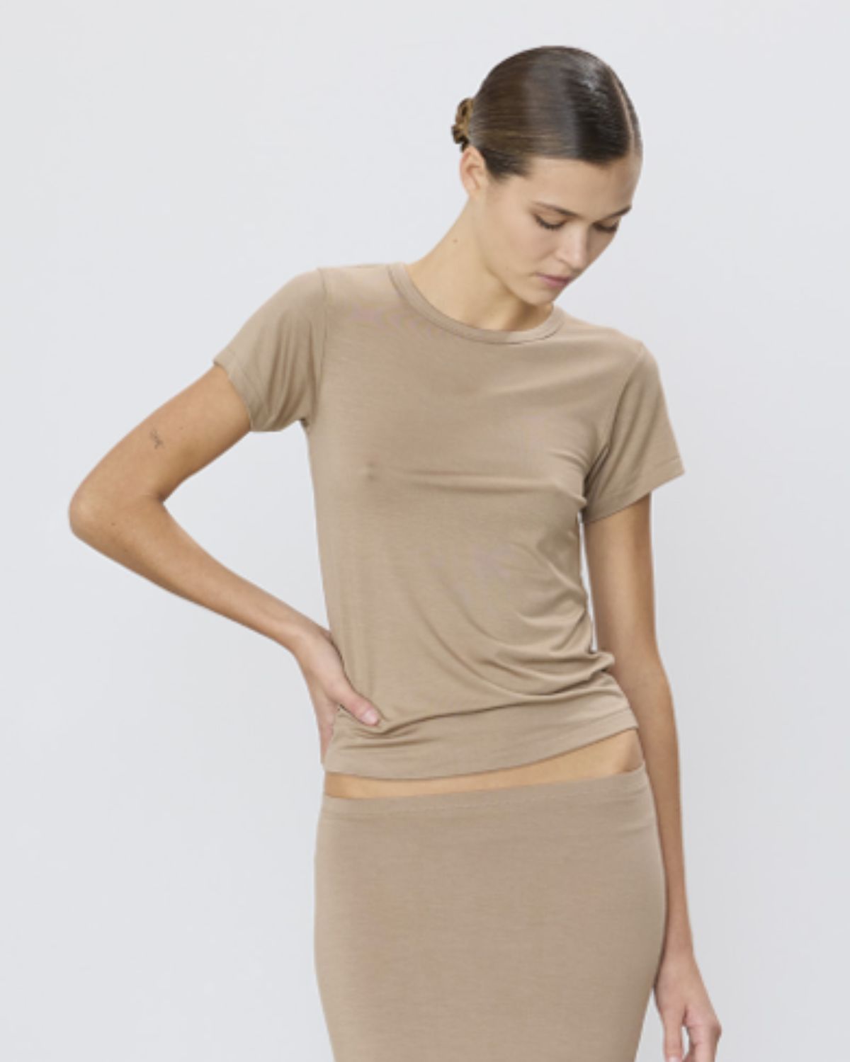Fitted Crewneck Short Sleeve T-Shirt - Taupe